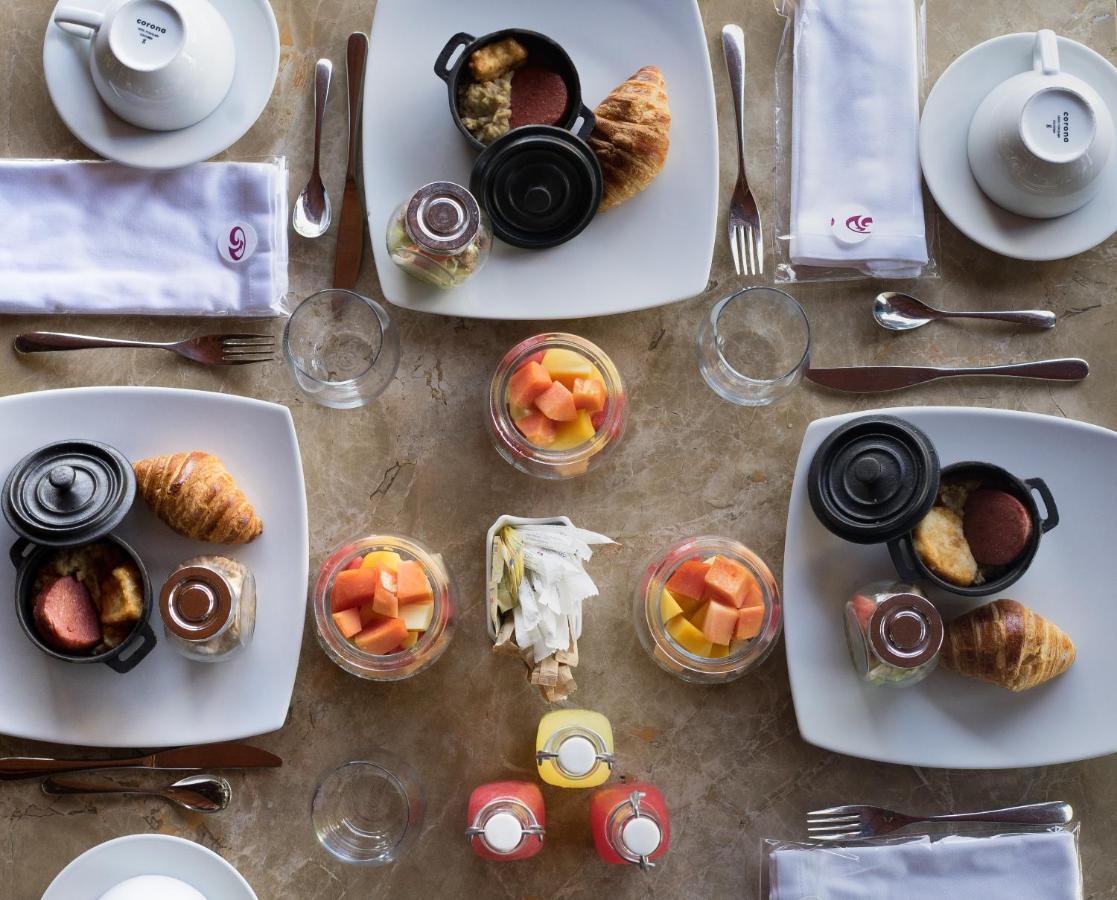Dominican Fiesta Hotel Santo Domingo Kültér fotó A typical breakfast at the hotel
