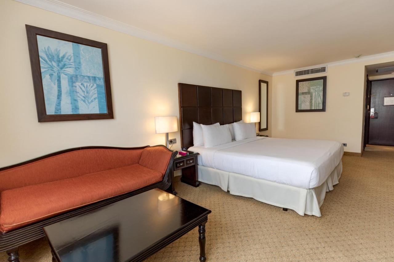 Dominican Fiesta Hotel Santo Domingo Kültér fotó A room at the Hilton London Heathrow