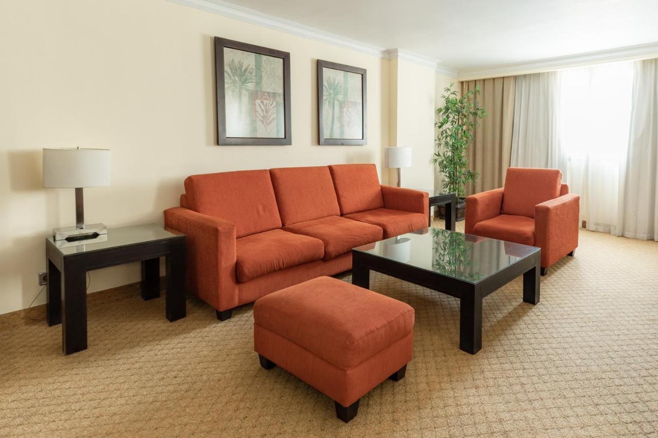 Dominican Fiesta Hotel Santo Domingo Kültér fotó A living room