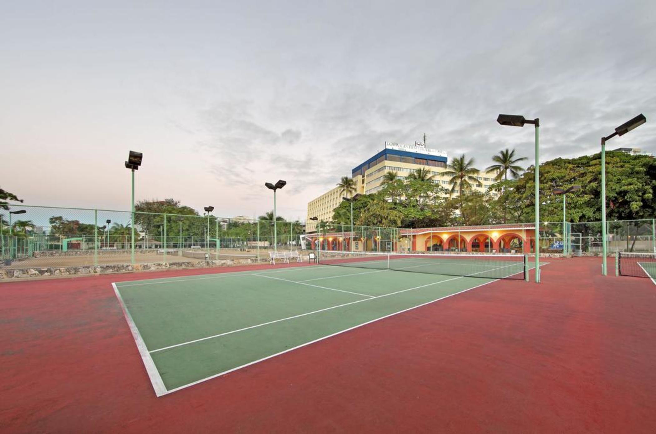 Dominican Fiesta Hotel Santo Domingo Kültér fotó Tennis courts at the hotel