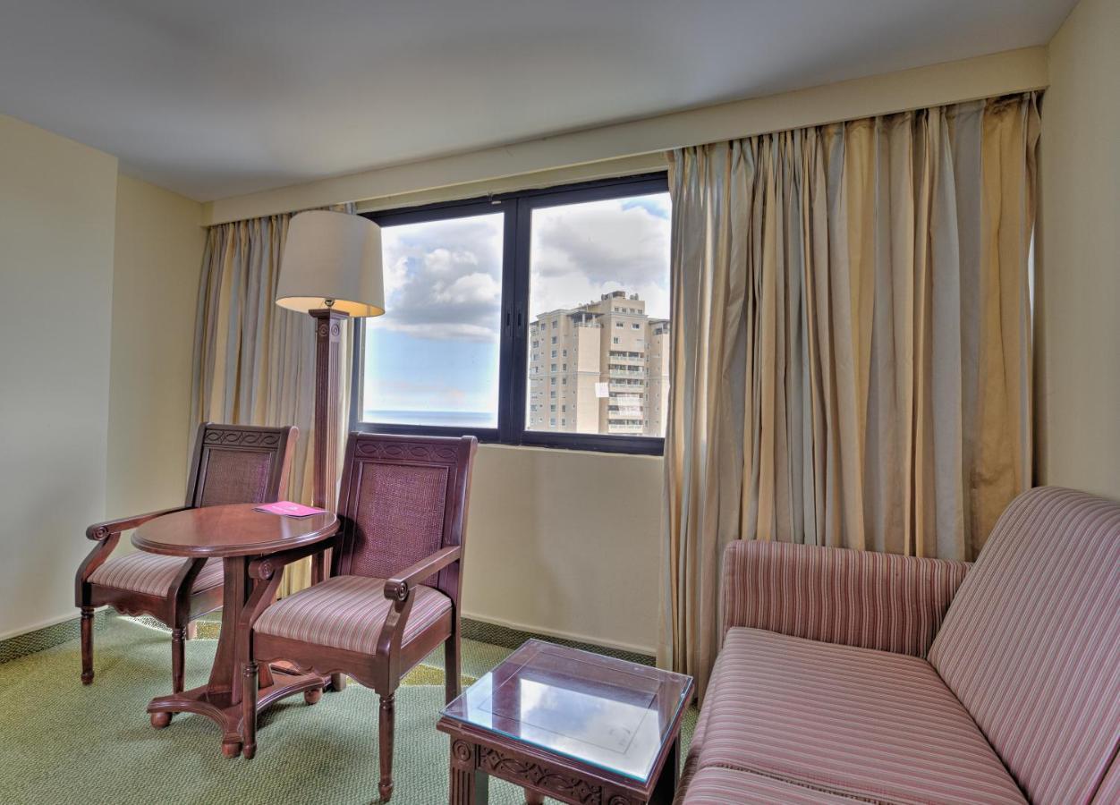 Dominican Fiesta Hotel Santo Domingo Kültér fotó A living room at the Hilton San Francisco