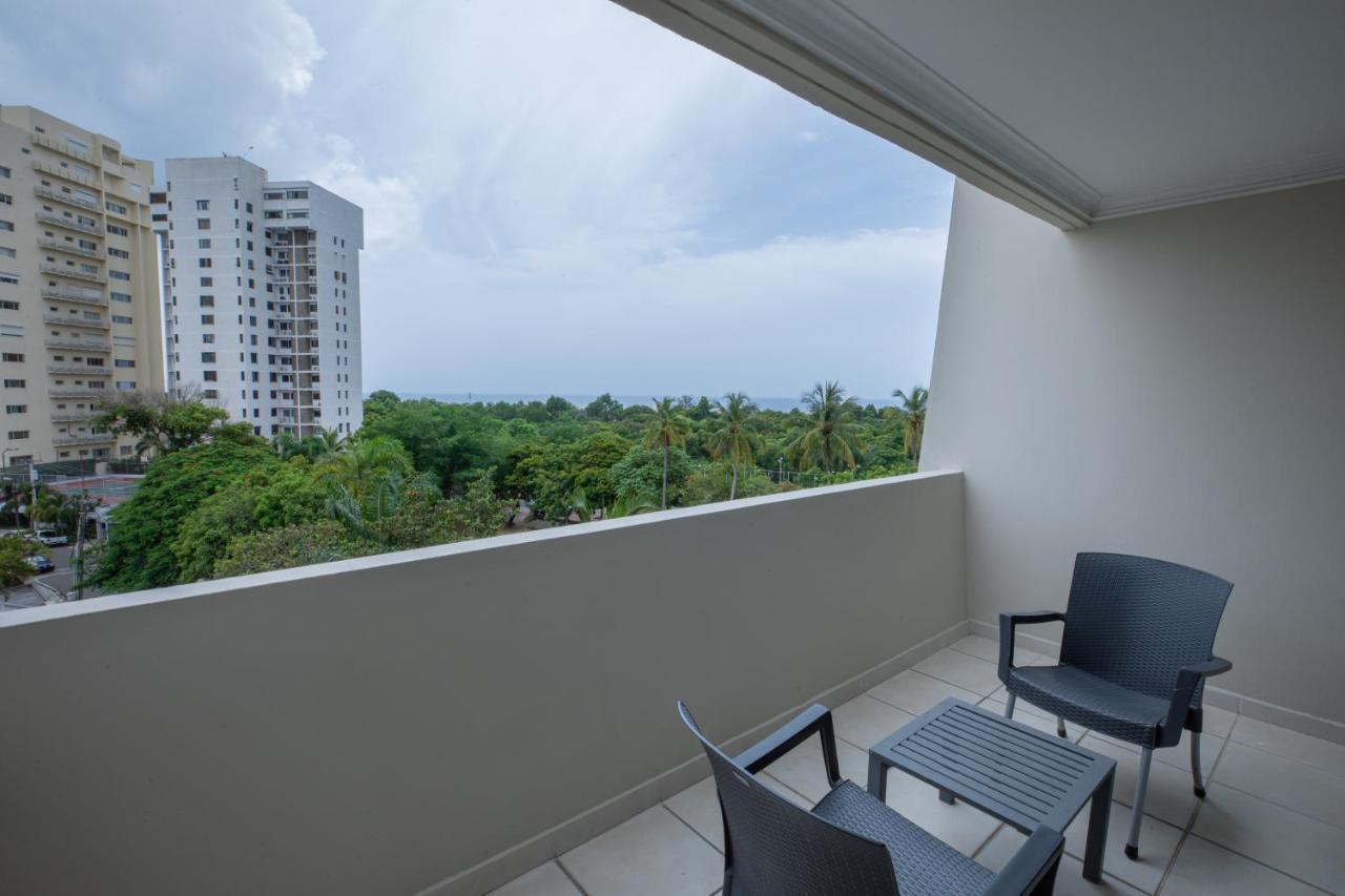 Dominican Fiesta Hotel Santo Domingo Kültér fotó A balcony at the hotel