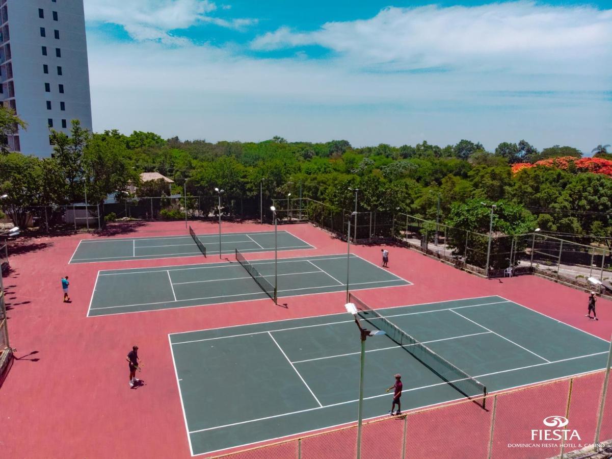 Dominican Fiesta Hotel Santo Domingo Kültér fotó Tennis Courts
