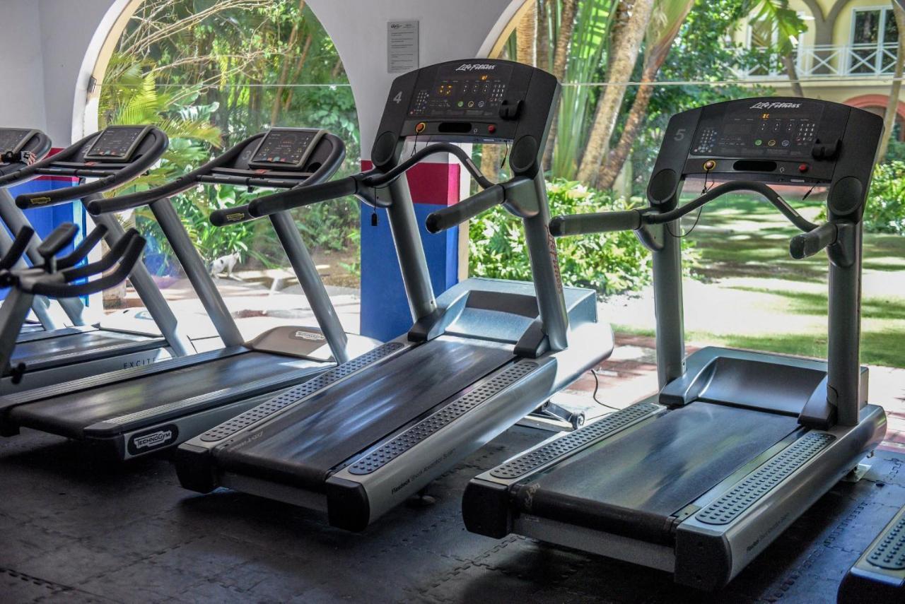 Dominican Fiesta Hotel Santo Domingo Kültér fotó Treadmills in a gym