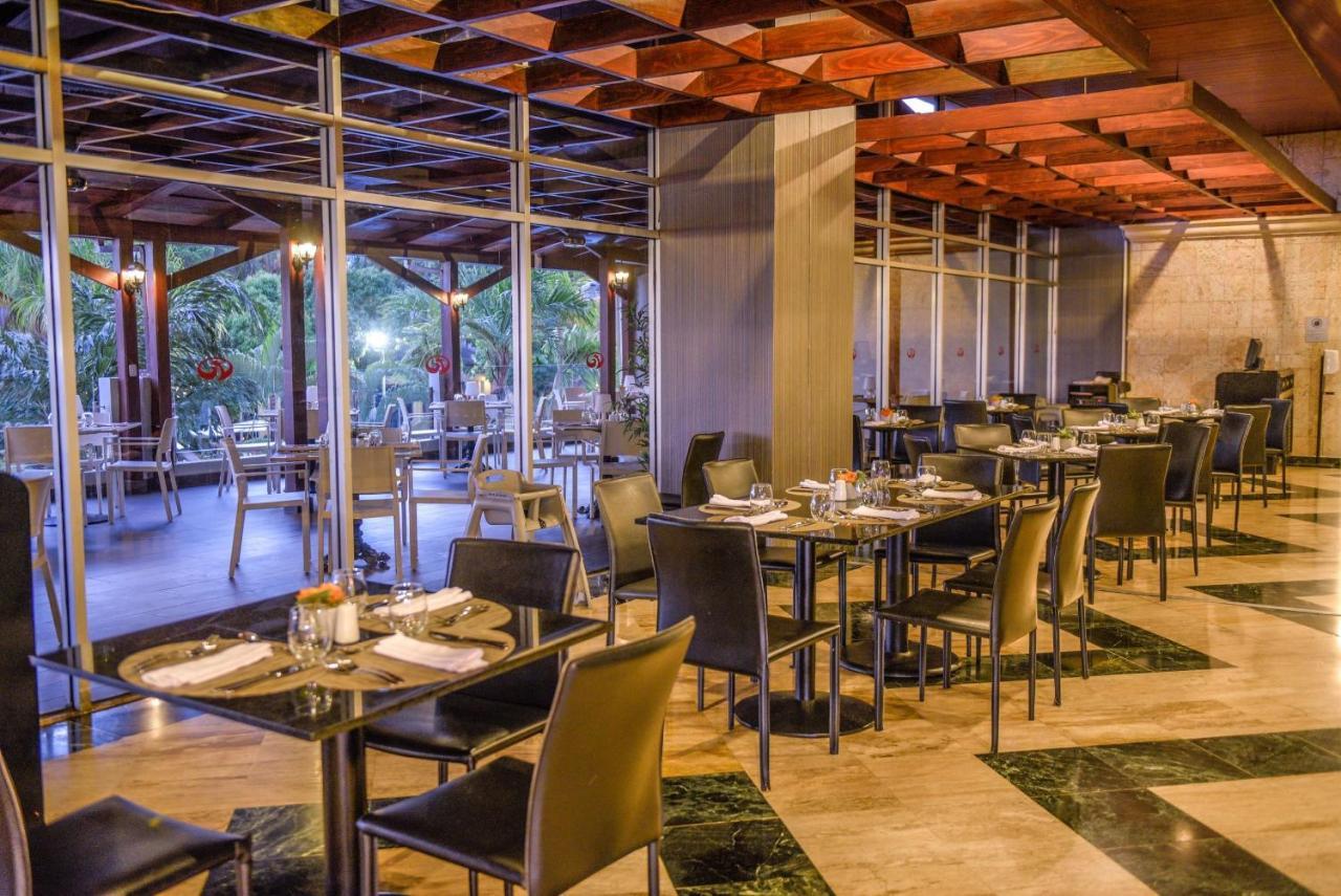 Dominican Fiesta Hotel Santo Domingo Kültér fotó The restaurant
